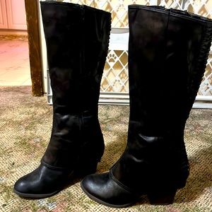 Women’s tall zip up boots size 9 - black